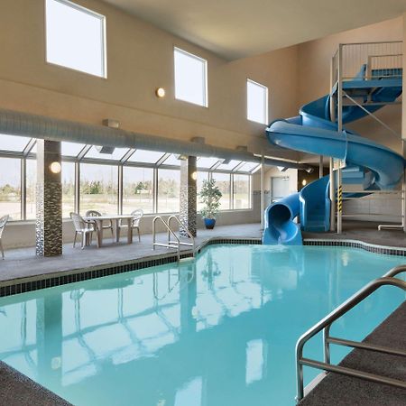 Days Inn By Wyndham Regina Airport West Buitenkant foto