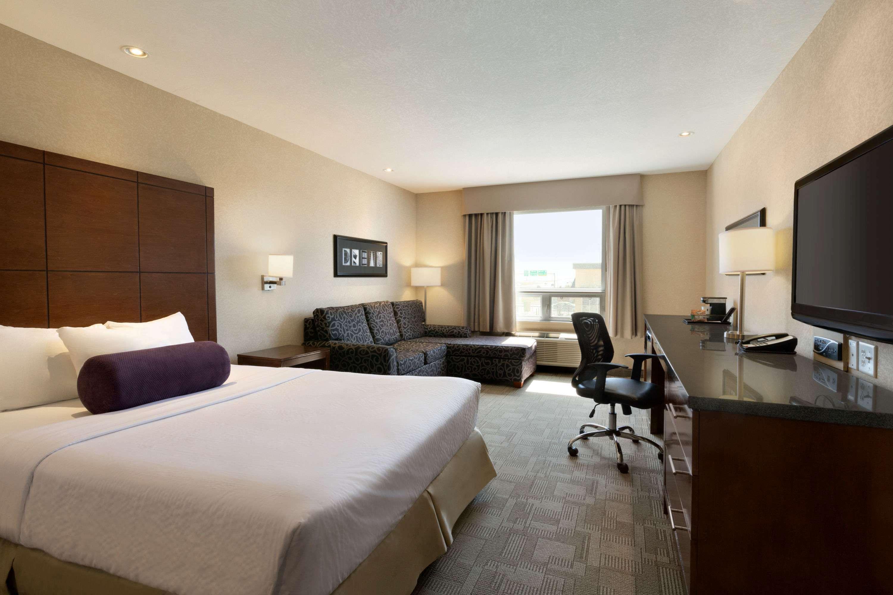 Days Inn By Wyndham Regina Airport West Buitenkant foto