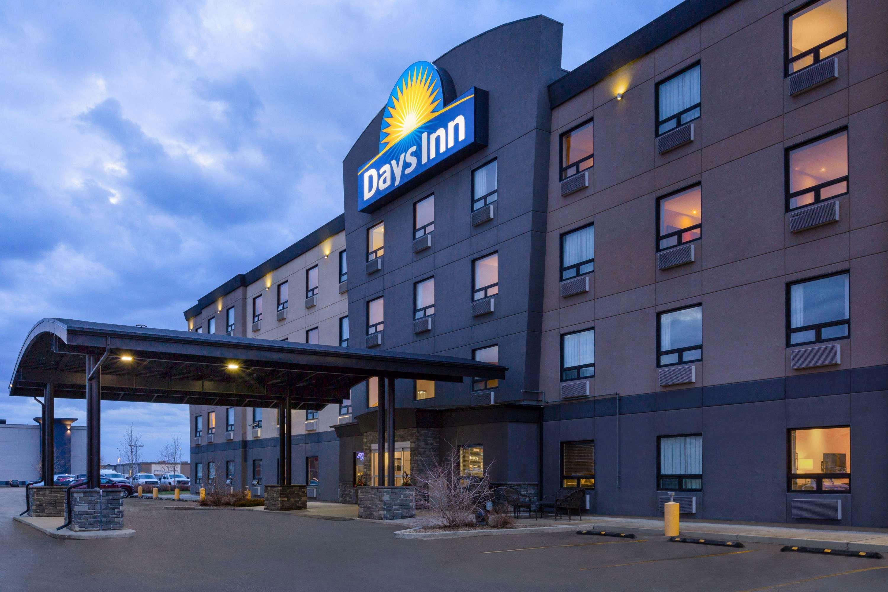 Days Inn By Wyndham Regina Airport West Buitenkant foto